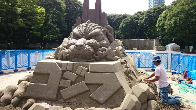 Illustration for article titled Another Large Godzilla Appears in Tokyo, But It's Made of Sand